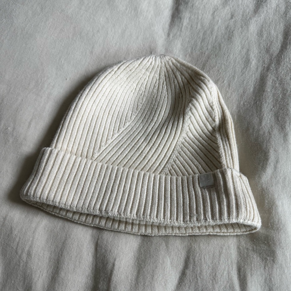 NWOT - Lululemon Athletica Twist of Cozy Beanie